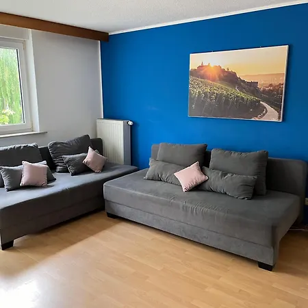 Schoene Ruhige Mit Balkon Apartment