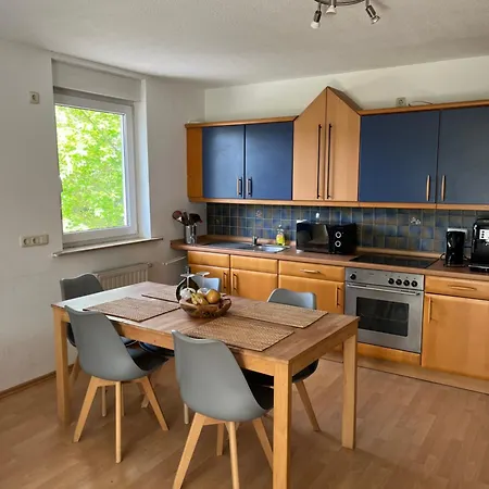 Schoene Ruhige Mit Balkon Apartment